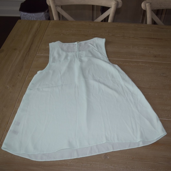 The Limited Sleeveless Blouse - Size M - Green NWT - Picture 4 of 6